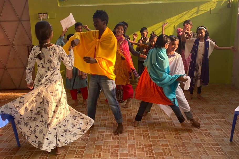 Maer Achol Children Rehearsing 'Plastic is Drastic'